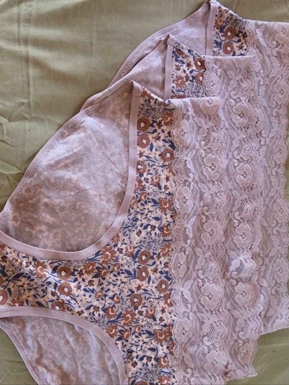 NWOT- Pact Organic - Floral Lace-Trim In Cream